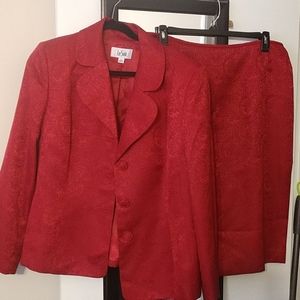 Women's Le Suit skirt set